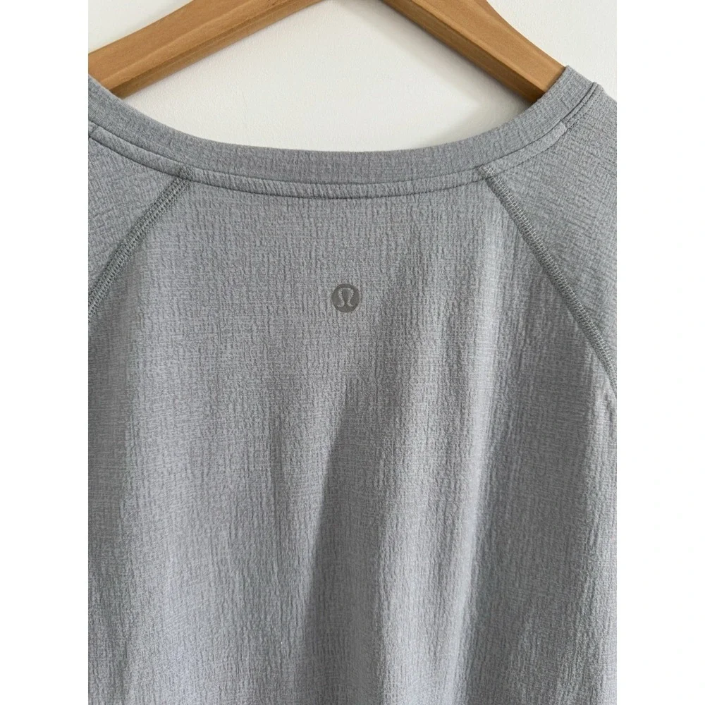 Lululemon Light Gray Lightweight Short Sleeve Activewear‎ Shirt Men's Size L